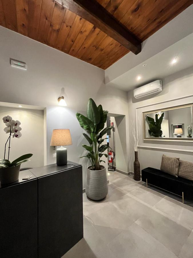 Soha Piazza Di Spagna Boutique Rome Bagian luar foto