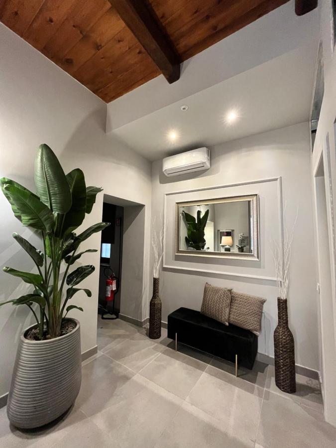 Soha Piazza Di Spagna Boutique Rome Bagian luar foto