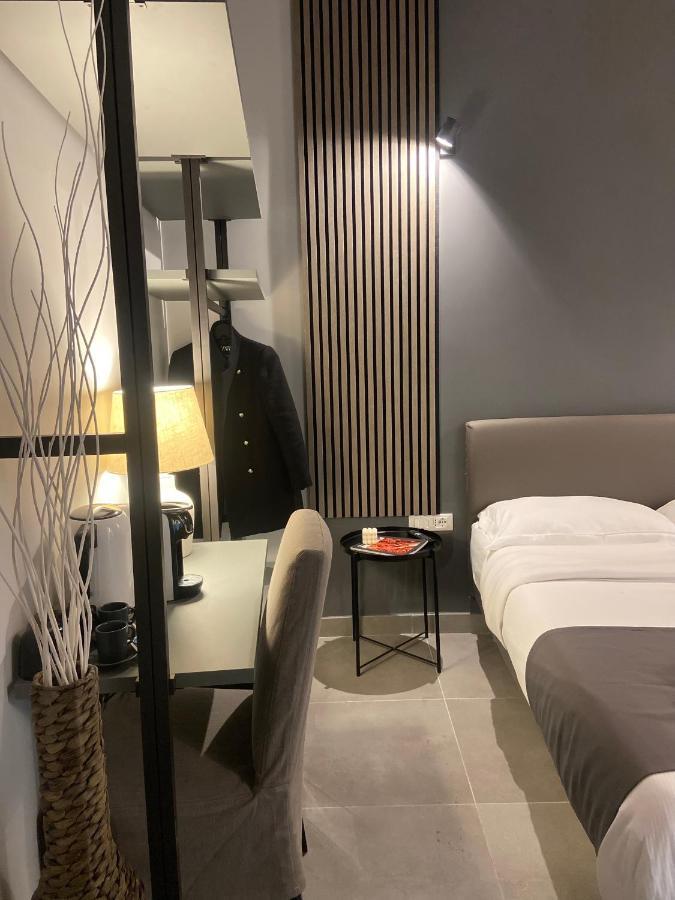 Soha Piazza Di Spagna Boutique Rome Bagian luar foto