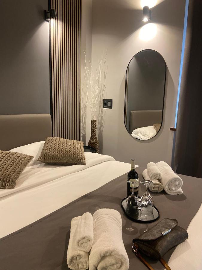 Soha Piazza Di Spagna Boutique Rome Bagian luar foto